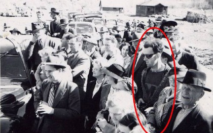 Sự thực phía sau bức ảnh xuyên không nổi tiếng: Mặc áo thể thao, đeo kính râm, cầm máy ảnh cơ vào năm 1941!
