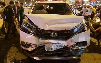 Ô tô tông trực diện ở Hà Nội, nam thanh đi xe máy bị gẫy cổ