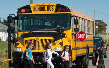 Văn hóa nhường đường cho xe buýt học sinh ở Mỹ khiến nhiều người trên thế giới thán phục