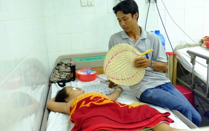Vụ tai nạn khiến 16 người thương vong: Vợ gãy chân, con gái bị xuất huyết não cha tất tưởi từ quê lên Sài Gòn chăm con