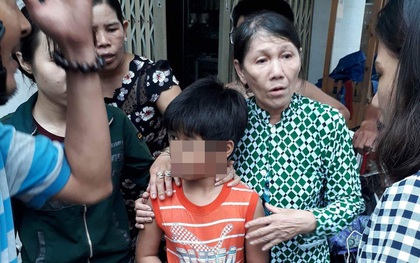 Bình Dương: Bé trai 8 tuổi bị kẻ xấu dụ dỗ lên xe, cướp điện thoại rồi bỏ lại lề đường