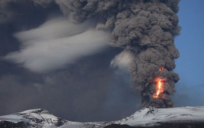 Không phải magma, đây mới là thứ nguy hiểm nhất từ núi lửa, bay cao 20km cũng chưa an toàn