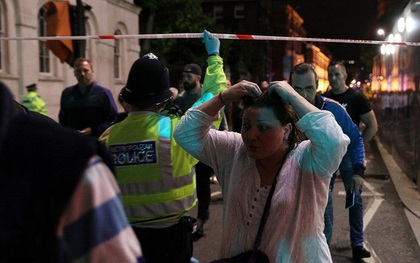 Hiện trường vụ tấn công liên hoàn khủng khiếp ở London