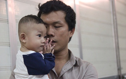 Chuyện tình đẹp của chàng trai 4 năm ròng đeo kè kè bọc nước tiểu bên người