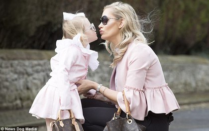 Mẹ trẻ chi bạo sắm đồ Louis Vuitton cho con gái diện gây tranh cãi