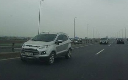 Xử phạt 1 trong 5 tài xế lái xe ô tô đi ngược chiều trên cầu Nhật Tân