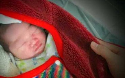 Bé gái sơ sinh bị bỏ rơi trong chiếc làn