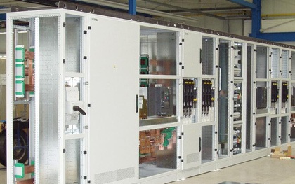 Tủ điện tại sân bay Nội Bài đột ngột cháy
