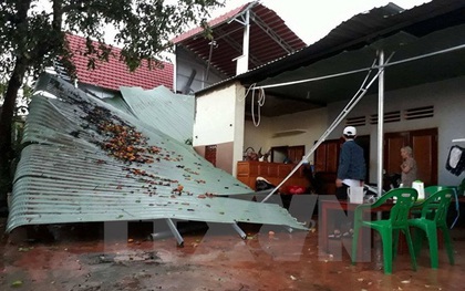 Mưa lốc mạnh tại Lạng Sơn làm hàng chục ngôi nhà bị tốc mái