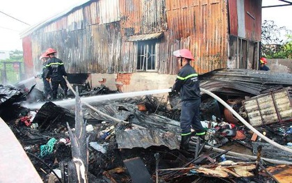Giải cứu bà cụ 70 tuổi mắc kẹt trong căn nhà đang cháy