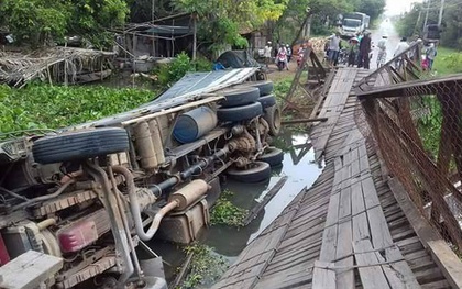 Cầu Tân Đức sập vì xe chở quá tải có... gần 10 tấn!