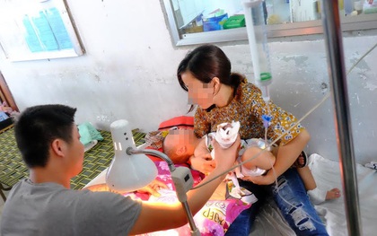 Long An: Bé trai 11 tuổi suýt mất chân vì... kiến cắn