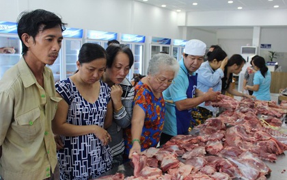 Dân Sài Gòn ồ ạt giải cứu thịt heo cho người chăn nuôi