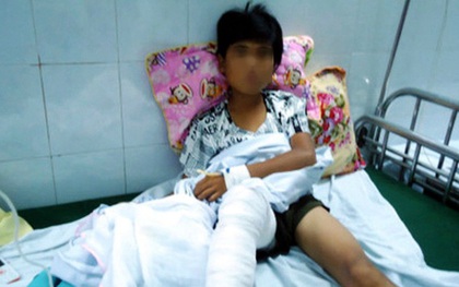 Trèo tường rào, nam sinh 13 tuổi bị hổ vồ trúng chân