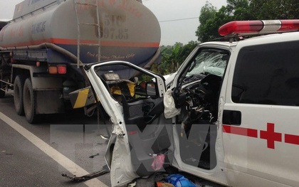 Bến Tre: Xe cấp cứu gây tai nạn khiến 1 người tử vong tại chỗ