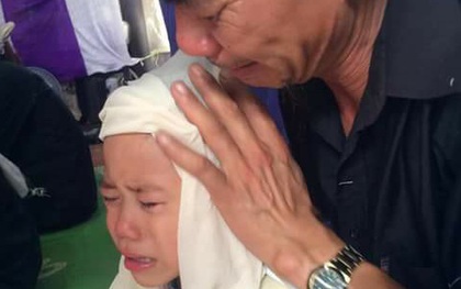 Ba năm, ba đứa trẻ đau đớn đội tang cả cha và mẹ