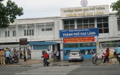 Làm lộ đề thi để trả ơn, thầy giáo bị buộc thôi việc