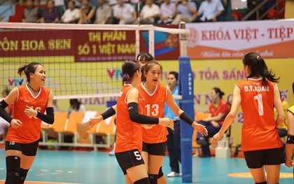 VTV Cup: Kim Huệ tỏa sáng, nữ Việt Nam thắng tưng bừng