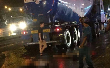 Chị đèo em ngã ra đường, xe đầu kéo cán tử vong