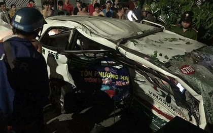 Taxi bị tông văng nhiều vòng, nữ hành khách tử nạn