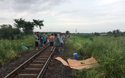 Bị tàu hỏa tông chết khi đeo tai nghe đi bộ trên đường tàu