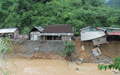 Cuộc tháo chạy khỏi tay "thủy thần" trong đêm của dân bản nghèo vùng cao Nghệ An
