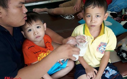 Người phụ nữ nhờ giữ hai bé trai rồi đi luôn không quay lại nhận