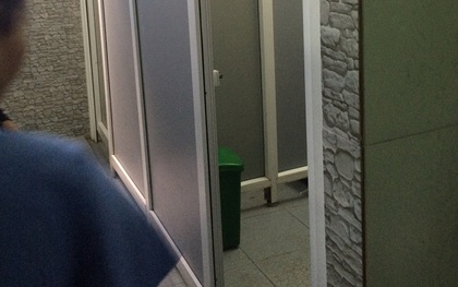 Đẻ trong nhà vệ sinh bệnh viện, người phụ nữ bỏ con vào thùng rác