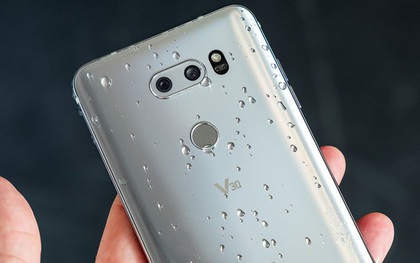 LG V30 vừa chính thức ra mắt: Snapdragon 835, 4GB RAM, màn OLED 6 inch, camera kép, pin 3.300 mAh, chạy Android 7.1.2