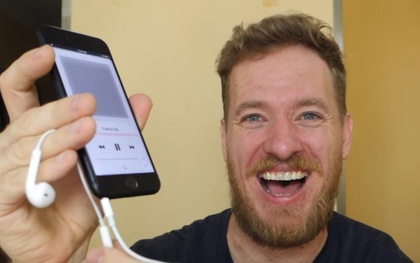 Anh chàng này đã tự chế jack cắm tai nghe 3.5mm cho iPhone 7, hoạt động được hẳn hoi