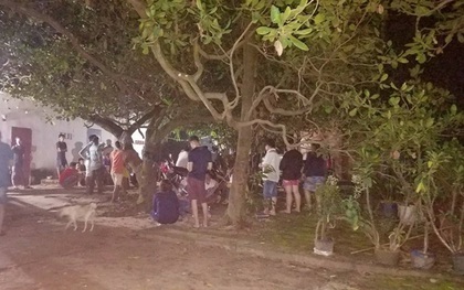 Cô gái chết trong tư thế treo cổ