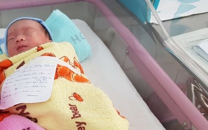 Sản phụ sinh con khi chồng dừng xe máy tại chốt đèn đỏ