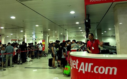 Cứu người, máy bay Vietjet hạ cánh khẩn xuống Nội Bài