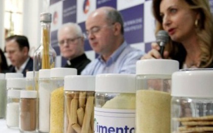 Chính quyền thành phố lớn nhất Brazil bị chỉ trích vì phát "thực phẩm lạ" cho trẻ em nghèo