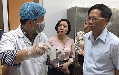 Hà Nội: Trẻ mầm non "suýt" ăn phải rau mùng tơi nhiễm thuốc trừ sâu trong bếp nhà trường