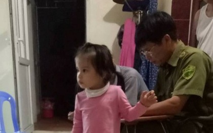 Hưng Yên: Bé gái 3 tuổi bỗng dưng bị bỏ rơi trước cửa nhà người dân 1 ngày chưa có ai nhận