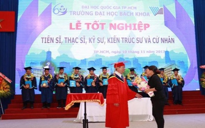 Xúc động: Mẹ nhận bằng thay con đã mất vì ung thư