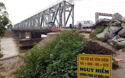 Hà Nội: Vết nứt chạy dài dưới chân cầu Đuống, người dân phải bỏ nhà di tản vì lo sợ "hà bá" nuốt chửng