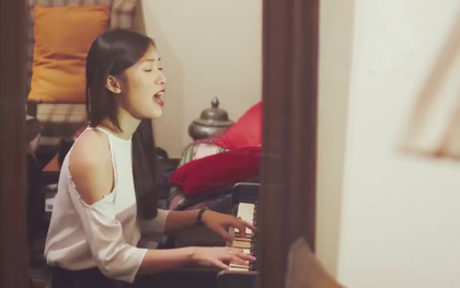 Khánh Vy đánh piano, cover một lượt bài hát của Chi Pu bằng tiếng Anh