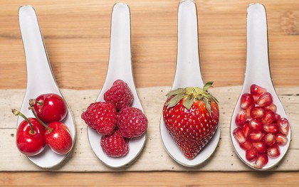 Da trắng và mịn lên trông thấy nhờ chăm ăn những nhóm quả này