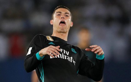 Ronaldo ngơ ngác rồi bực tức khi CĐV hô vang tên Messi