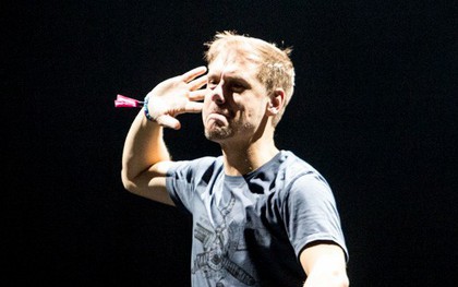 "Huyền thoại nhạc Trance" Armin van Buuren "cân" cả đại nhạc hội EDM khiến fan Sài Thành sướng tai đã mắt đến tận khuya