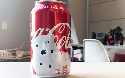 Ai cũng uống Coca nhưng hiếm người biết bí mật đằng sau thiết kế lon mới cho mùa đông năm nay