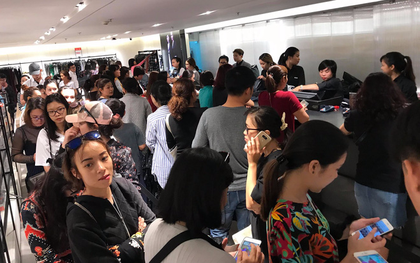 Zara Sài Gòn và Hà Nội đông nghịt, dân tình xếp hàng dài ngay ngày đầu tiên giảm giá