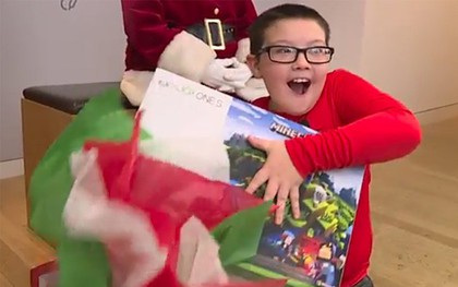 Cậu bé 9 tuổi này được Microsoft thưởng ngay bộ máy chơi game nhờ có hành động tốt trong dịp Giáng Sinh