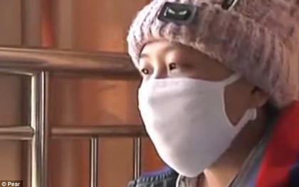 Là nguồn hy vọng duy nhất để cứu sống con, người bố trốn biệt để con gái chết mòn vì máu trắng