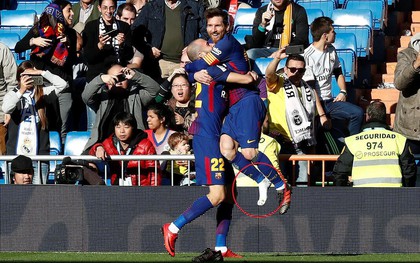 Messi tuột giày vẫn kiến tạo đẳng cấp cho đồng đội ghi bàn