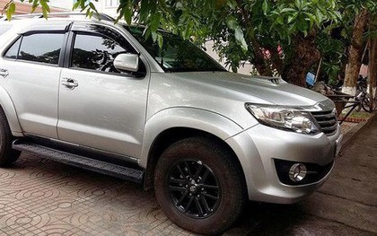 Mải "tâm sự", đôi tình nhân bị trộm cả xe Fortuner