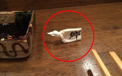 Ở Nhật Bản, ngay cả việc “tip” cho nhân viên phục vụ cũng được biến thành một nghệ thuật tinh tế đến thế này đây