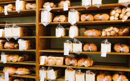 Ở Tokyo có một tiệm bánh mì suốt 74 năm chỉ phục vụ hai loại bánh duy nhất mà vẫn hút khách ầm ầm